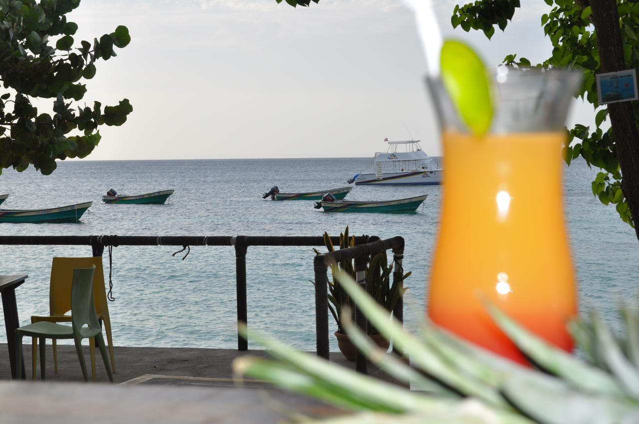 Paradise Island Beach Resort Punta Rucia Exteriör bild